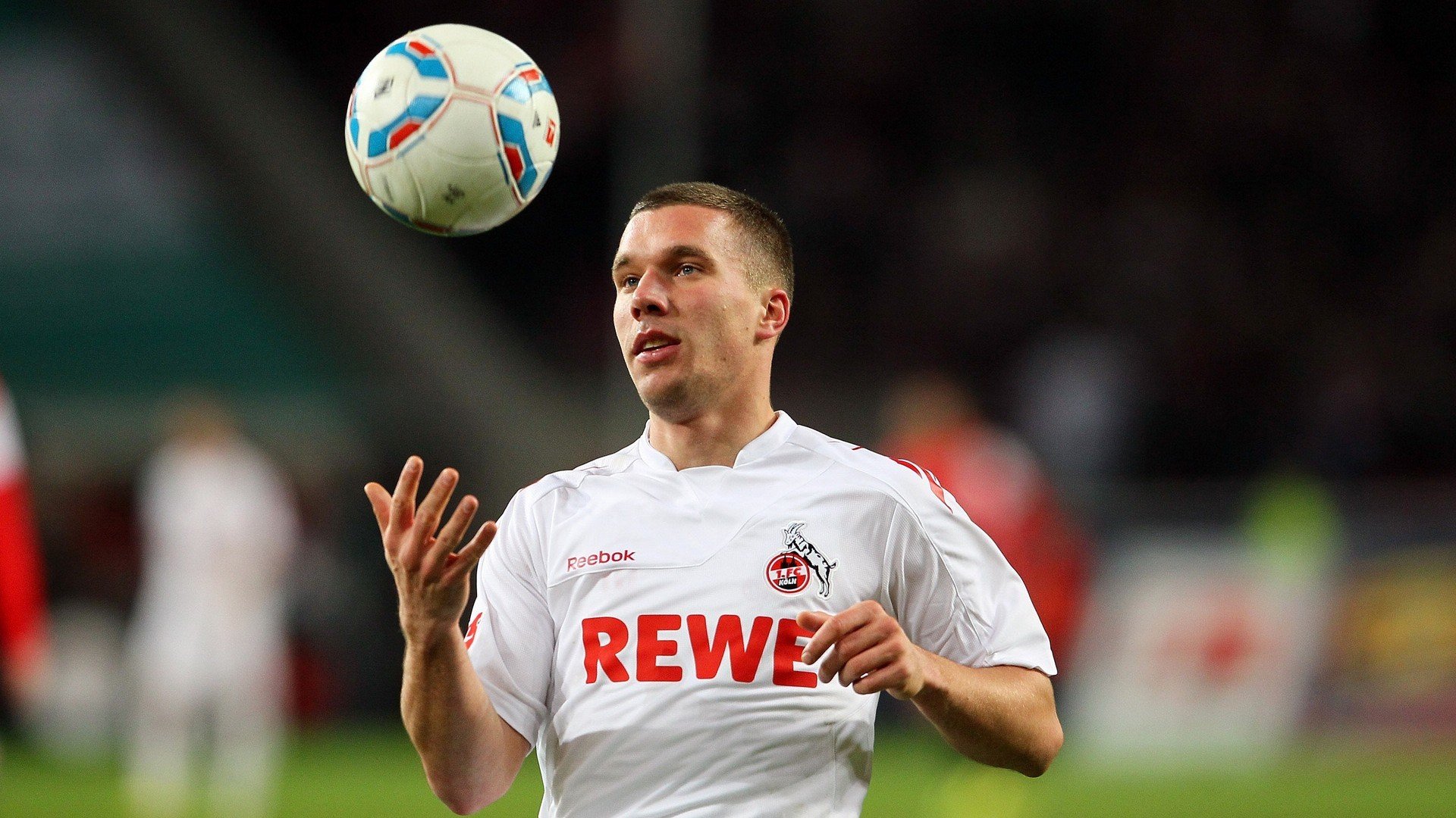 俱乐部官方宣布签下知名本土球员,俱乐部球队